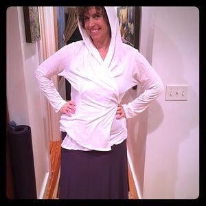 Synergy white wrap top lightweight hoodie XL